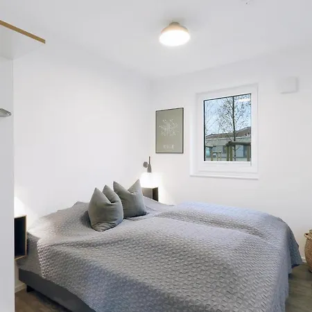 Beautiful In Lembruch-dmmer See With 2 Bedrooms, Wifi And Indoor Swimming Pool Apartamento